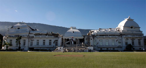 haiti-palais-presidentiel Les 3 étages du Palais Présidentiel à Port au Prince, après le tremblement de terre